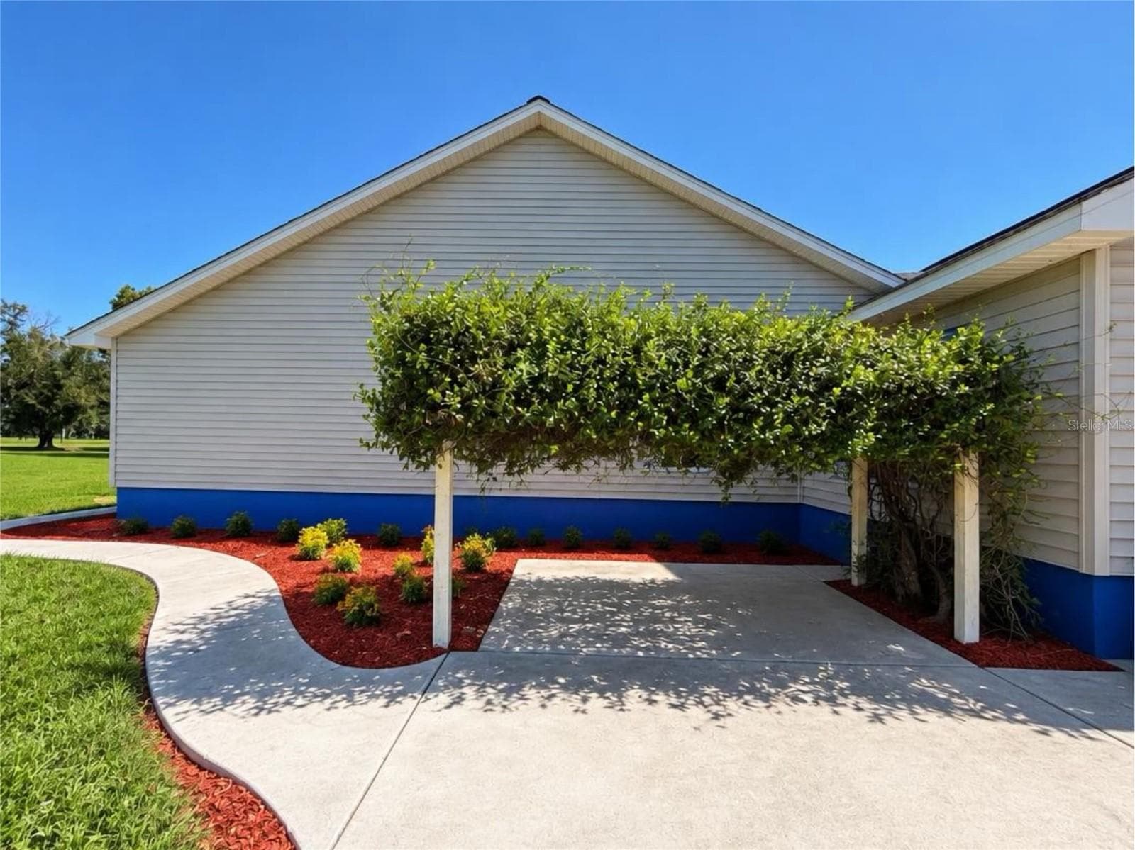 Side of the house - 1301 COLSON RD, PLANT CITY