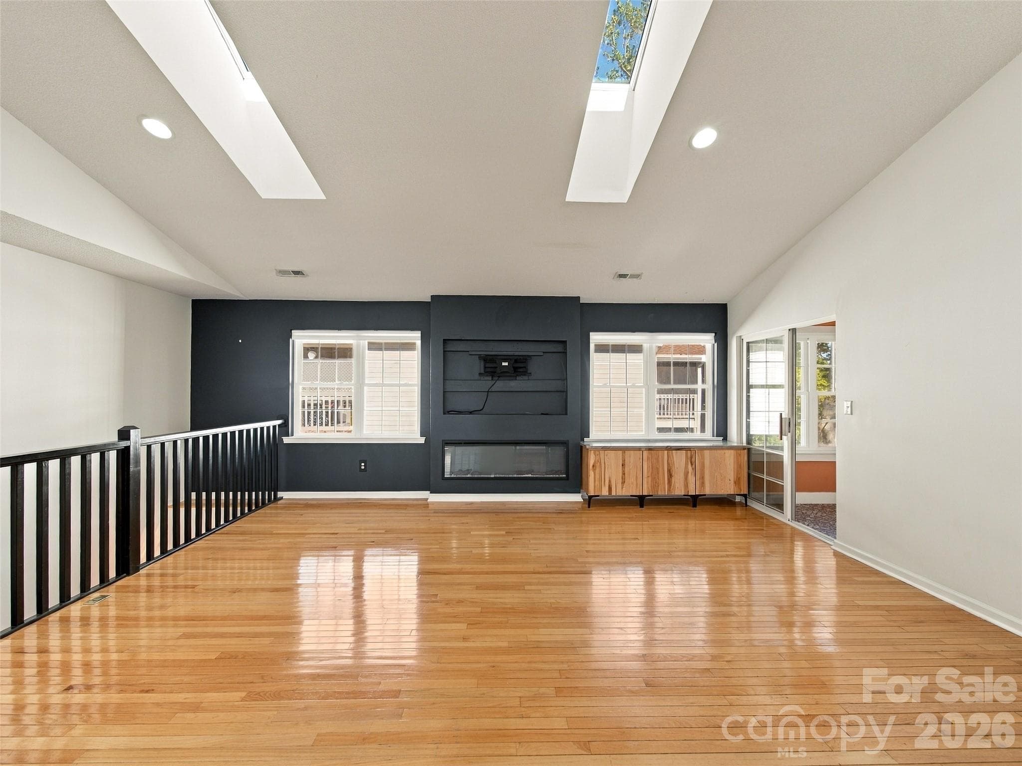 Great Room with Linear Fireplace, TV Mount, Skylights, Vaulted Ceiling and Built-ins. - 317 Ewarts Hill Road, Hendersonville
