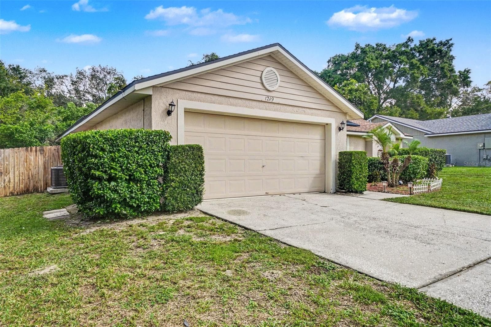 Single Family Residence at 1219 MAYBROOK ST, APOPKA, photo 2 of 33