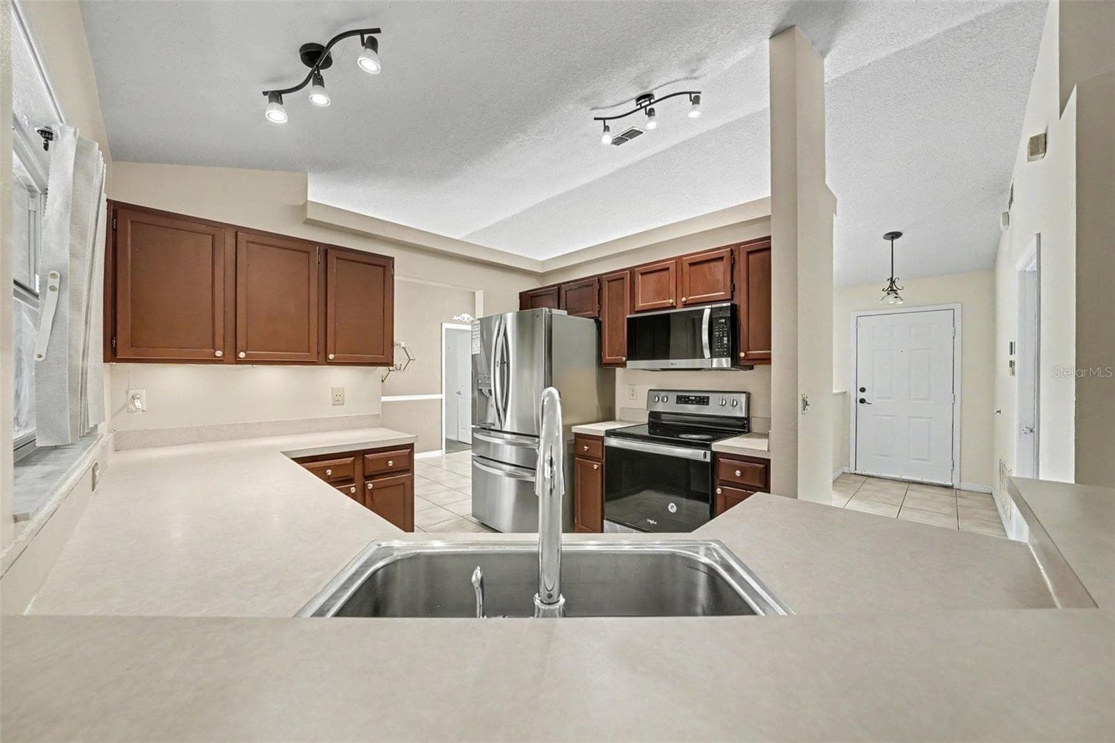 Single Family Residence at 1219 MAYBROOK ST, APOPKA, photo 13 of 33