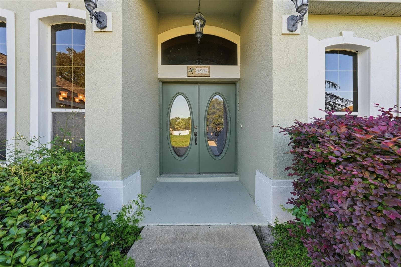 Single Family Residence at 3804 BAYSHORE CIR, TAVARES, photo 2 of 51