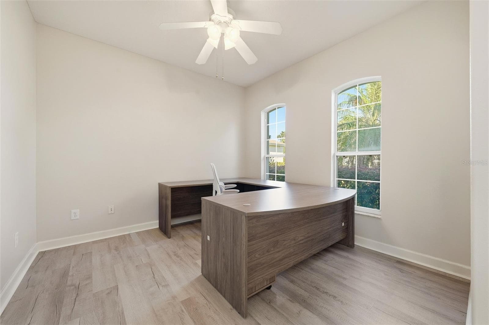 Single Family Residence at 3804 BAYSHORE CIR, TAVARES, photo 4 of 51