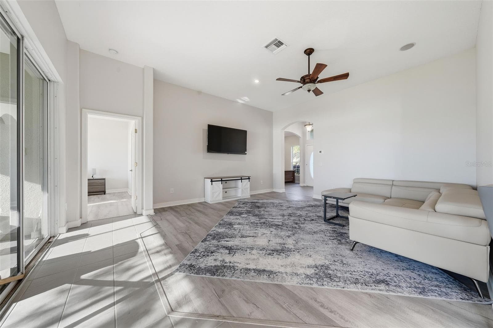 Single Family Residence at 3804 BAYSHORE CIR, TAVARES, photo 9 of 51