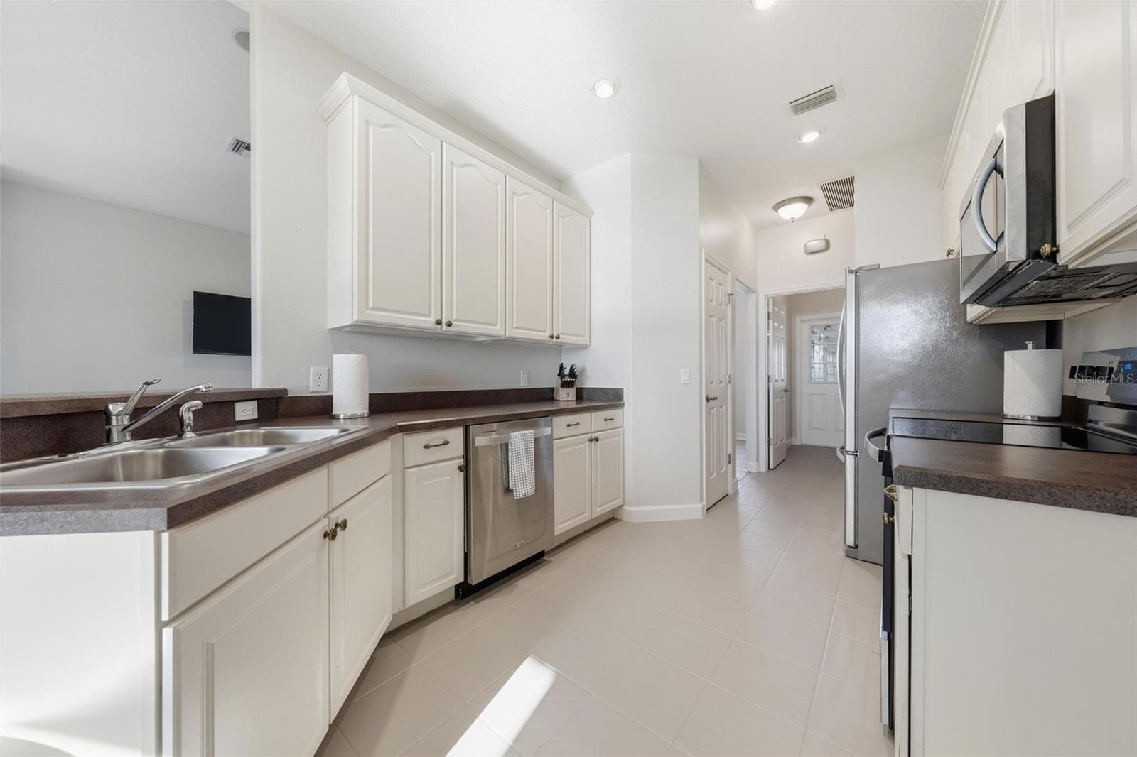 Single Family Residence at 3804 BAYSHORE CIR, TAVARES, photo 16 of 51