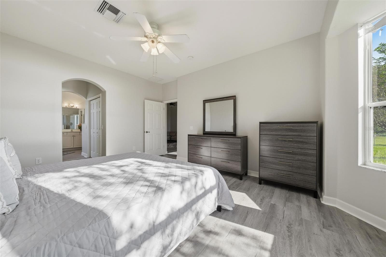 Single Family Residence at 3804 BAYSHORE CIR, TAVARES, photo 20 of 51