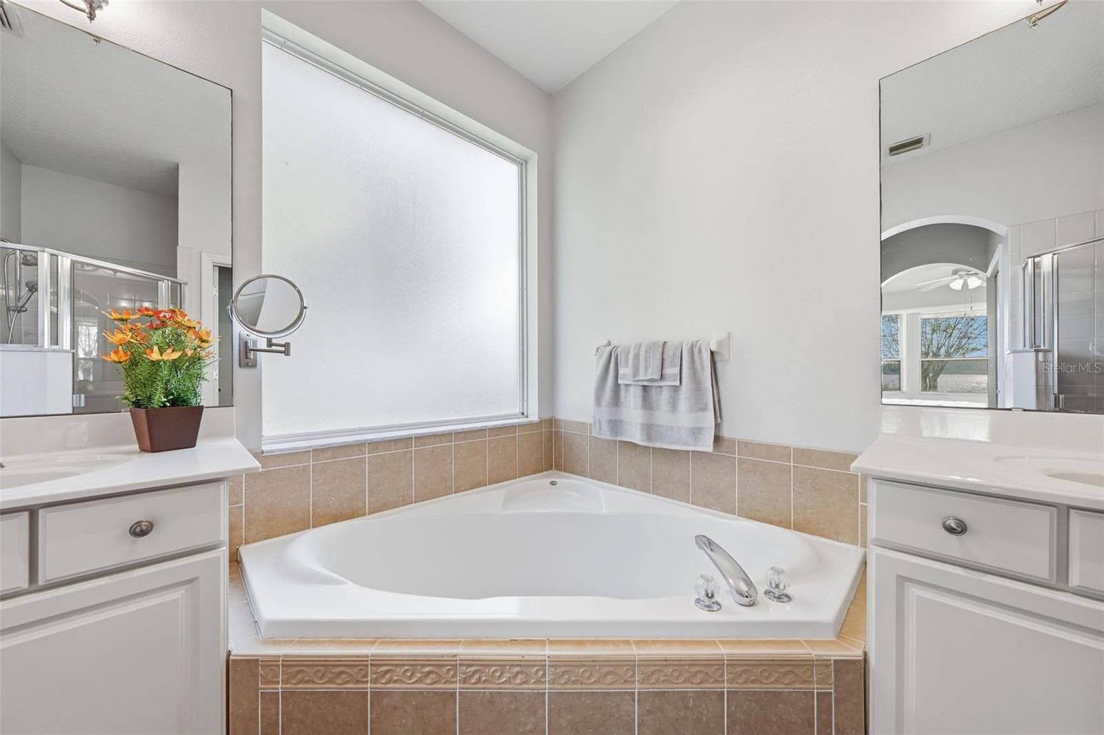 Single Family Residence at 3804 BAYSHORE CIR, TAVARES, photo 22 of 51