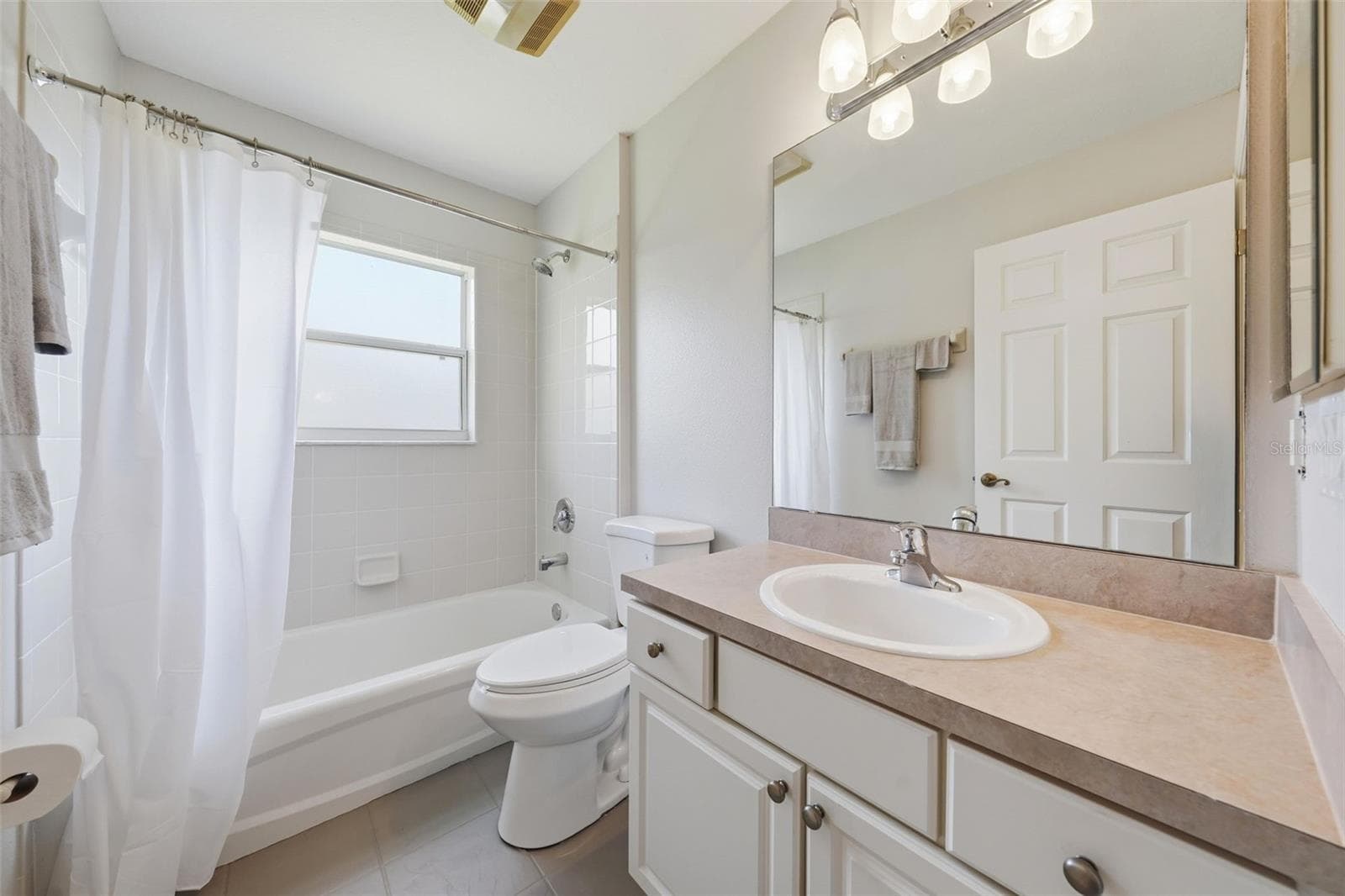 Single Family Residence at 3804 BAYSHORE CIR, TAVARES, photo 31 of 51