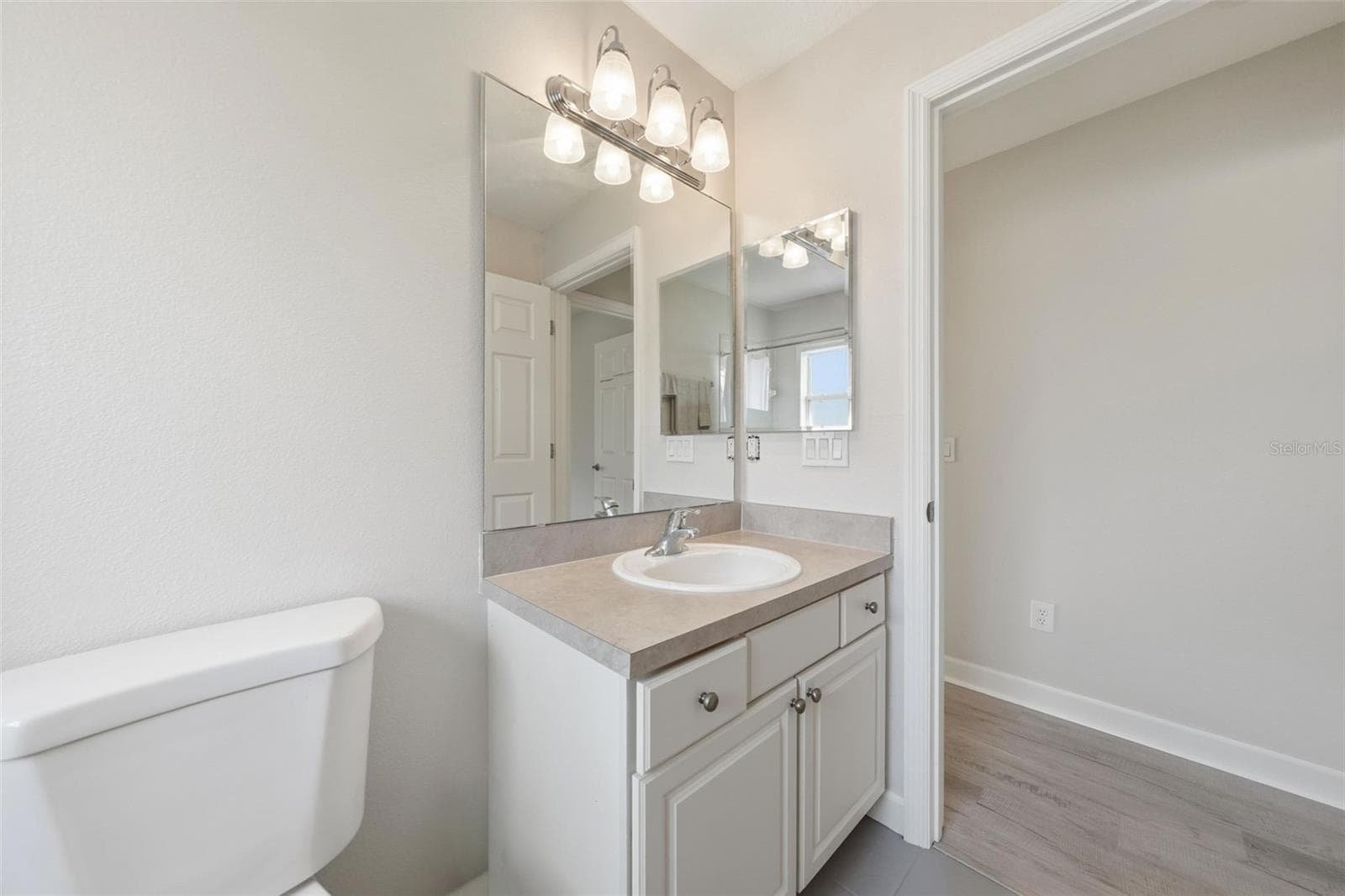 Single Family Residence at 3804 BAYSHORE CIR, TAVARES, photo 32 of 51