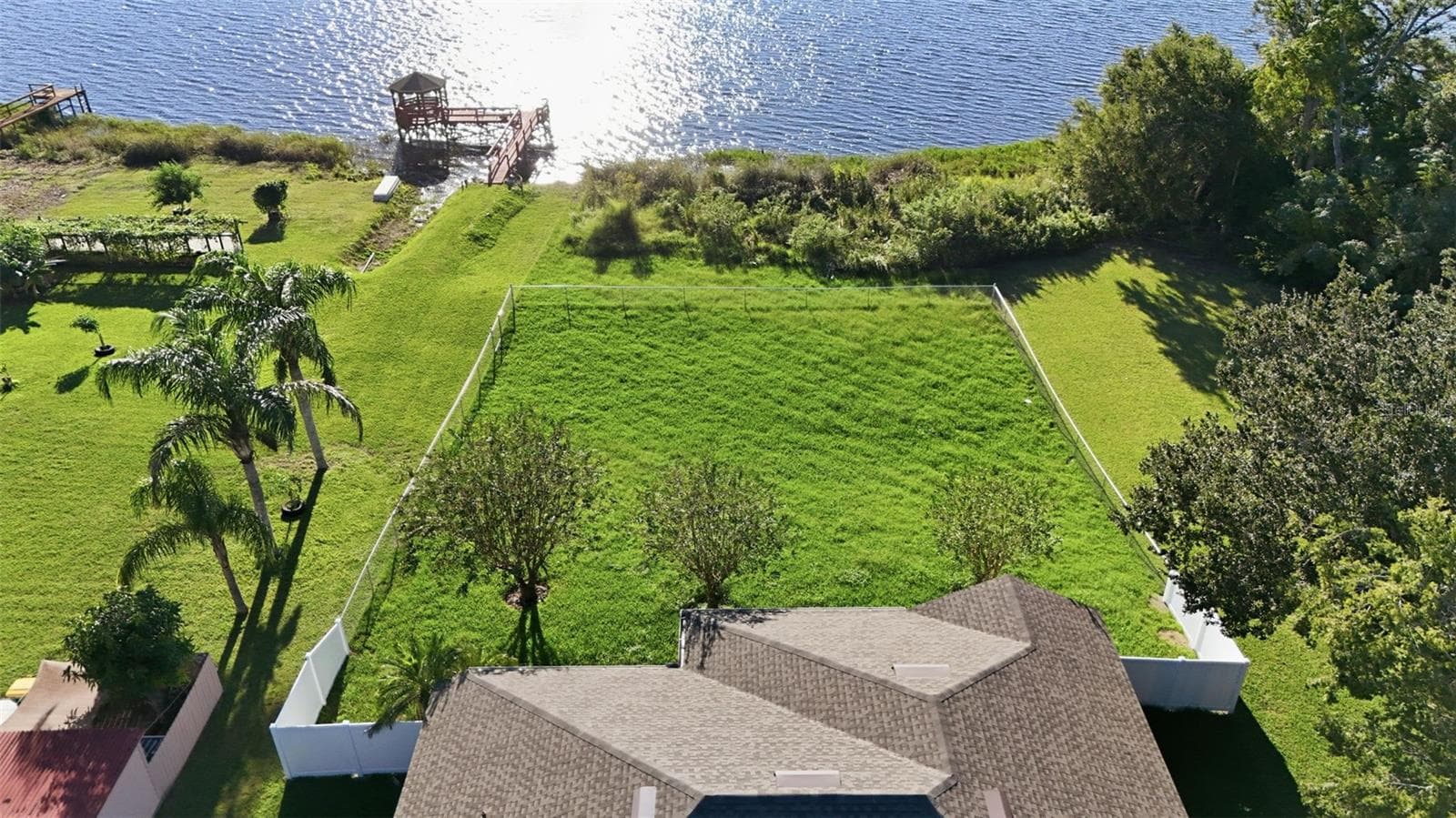 Single Family Residence at 3804 BAYSHORE CIR, TAVARES, photo 47 of 51