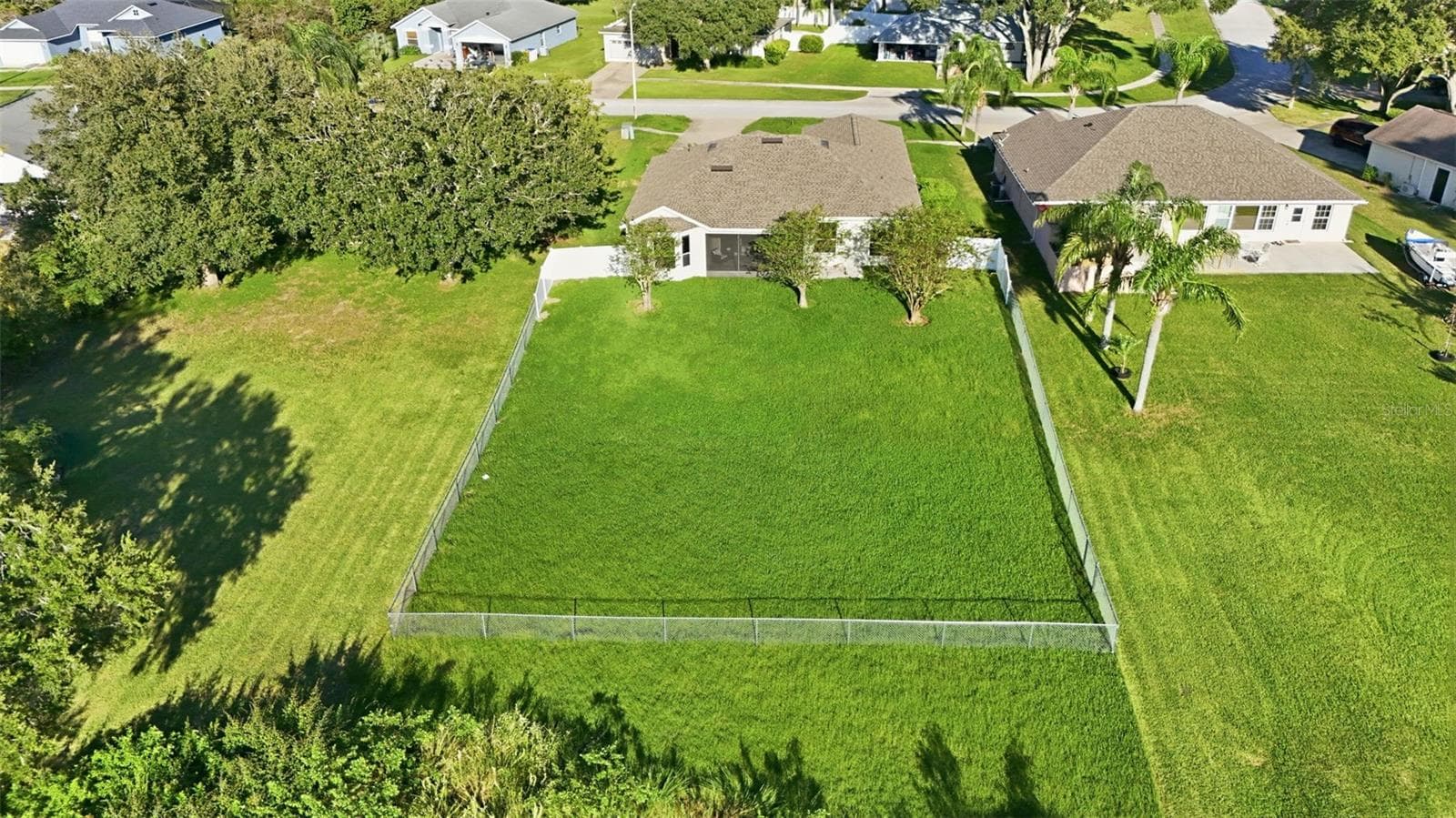 Single Family Residence at 3804 BAYSHORE CIR, TAVARES, photo 48 of 51