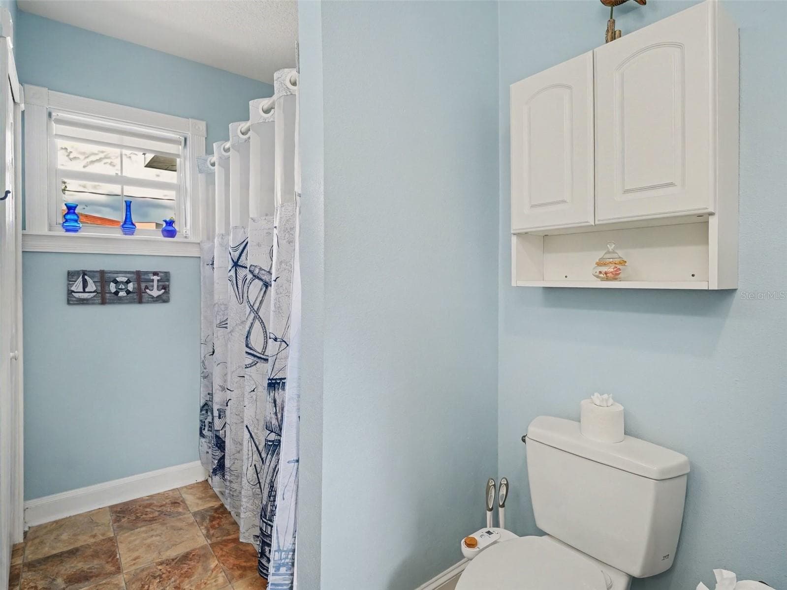Bathroom upstairs off Primary bedroom - 1529 1ST AVE W, BRADENTON