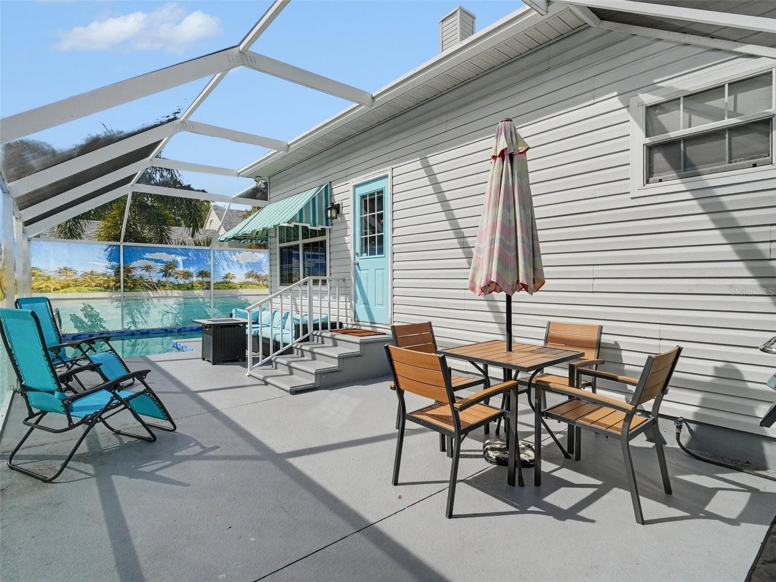 Pool area with privacy screen - 1529 1ST AVE W, BRADENTON