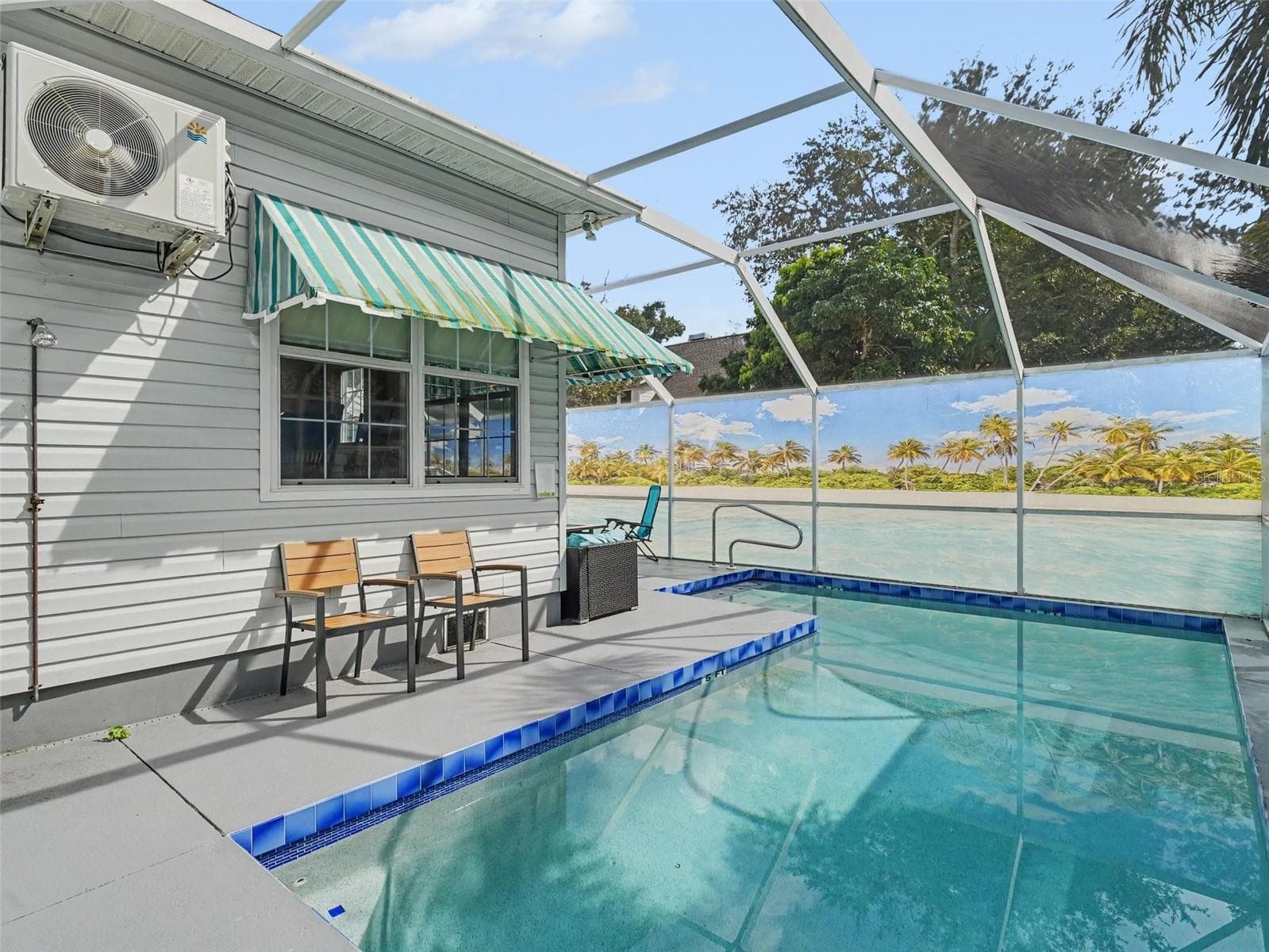 Pool area with privacy screen - 1529 1ST AVE W, BRADENTON
