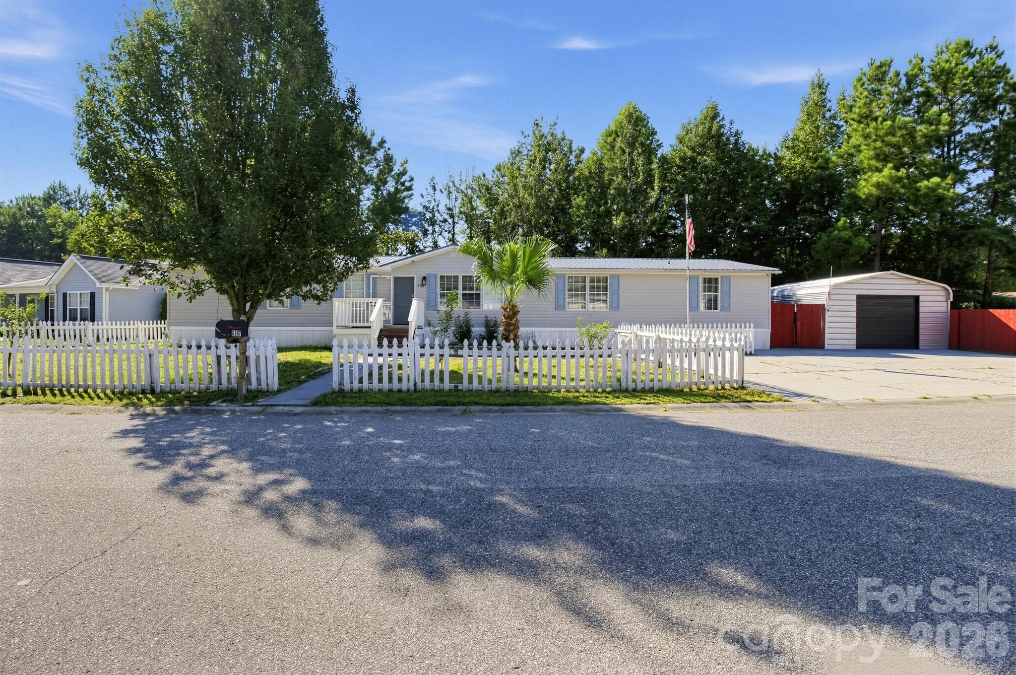 Single Family Residence at 8187 Woodland Drive, Myrtle Beach, photo 7 of 33