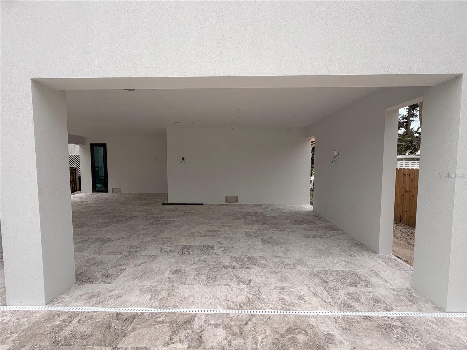 Outdoor Living - 4903 COMMONWEALTH DR, SARASOTA