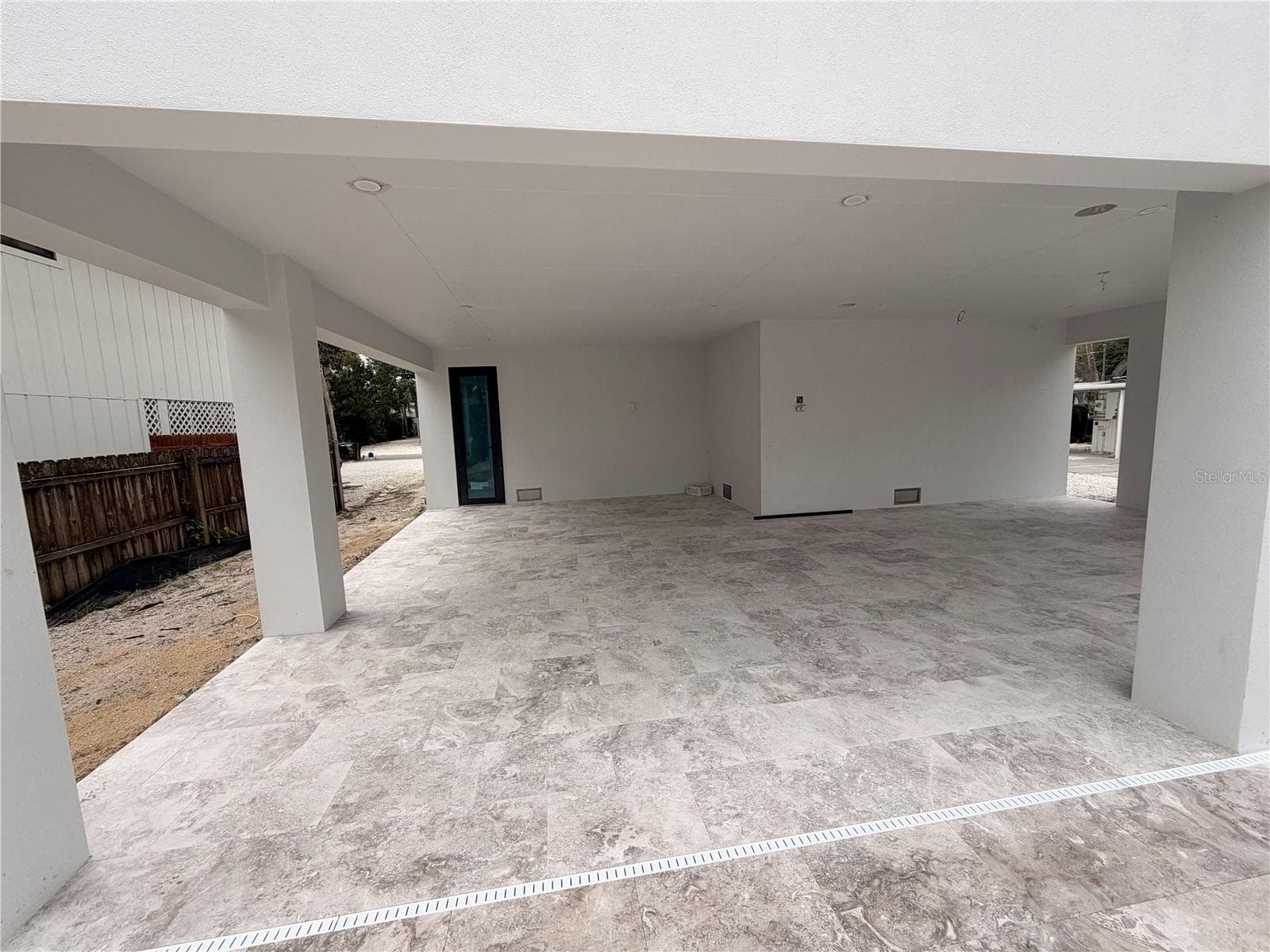 Outdoor Living - 4903 COMMONWEALTH DR, SARASOTA