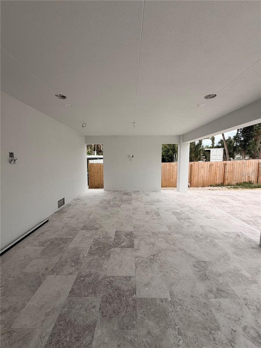 Outdoor Living - 4903 COMMONWEALTH DR, SARASOTA