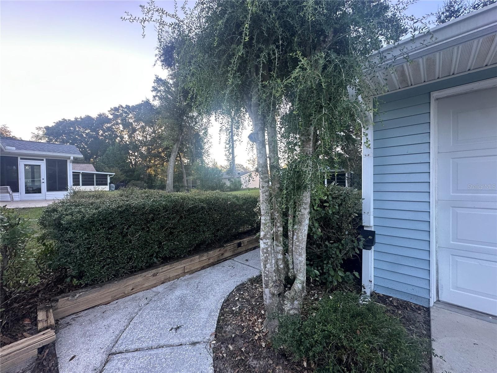 sidewalk to rear of home - 10816 SW 83RD AVE, OCALA