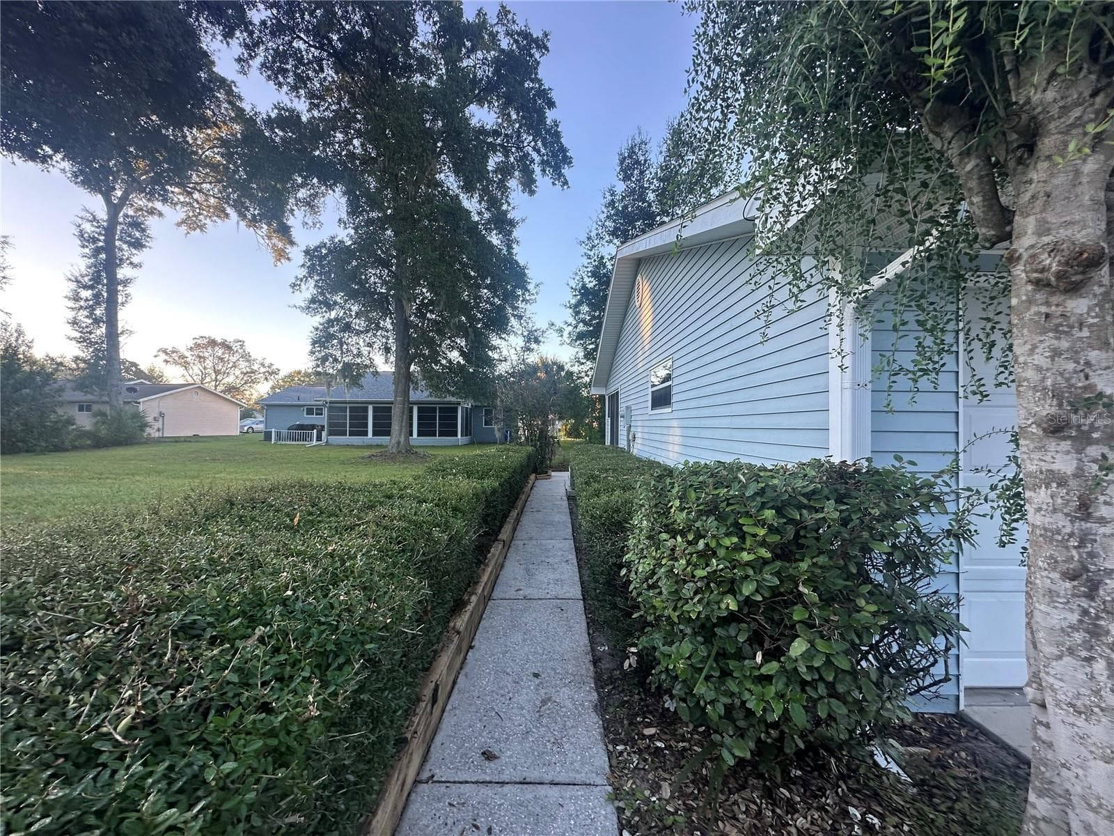 sidewalk to back - 10816 SW 83RD AVE, OCALA