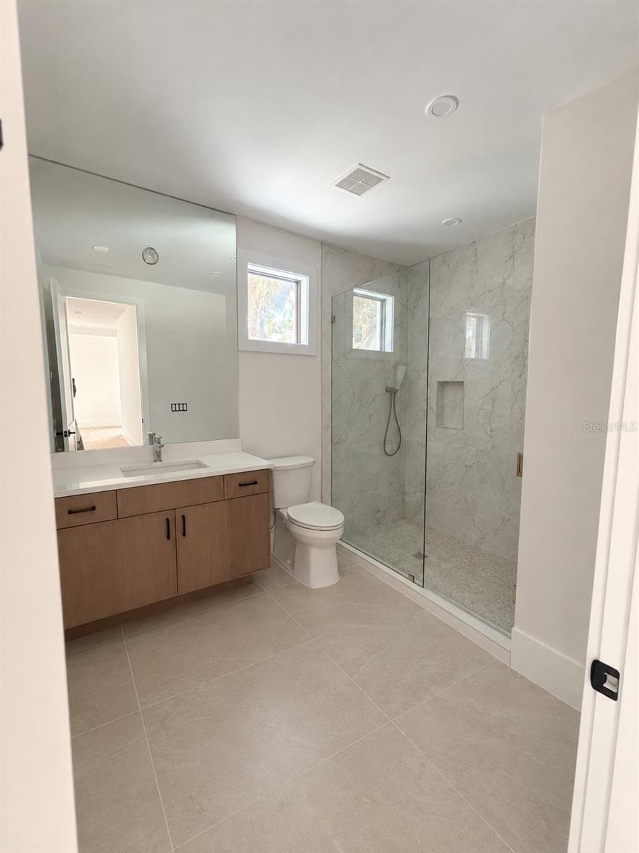 Guest Bath - 4903 COMMONWEALTH DR, SARASOTA