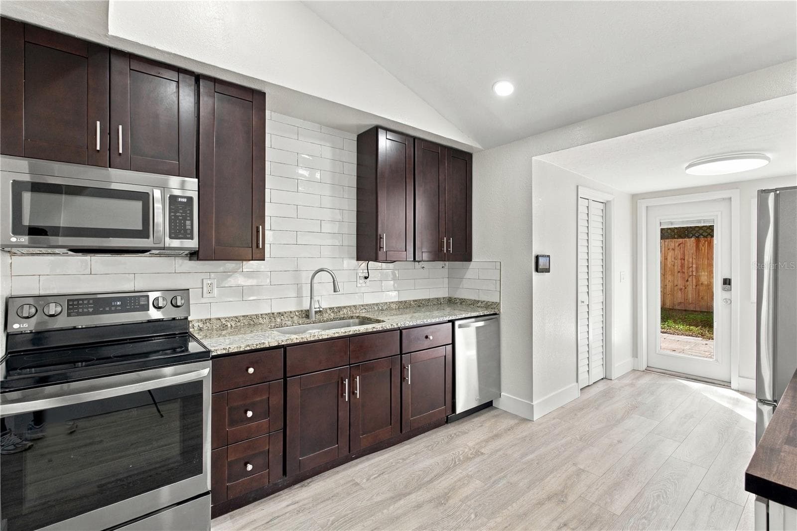 Single Family Residence at 39 HAMILTON HEATH DR, TAMPA, photo 11 of 32