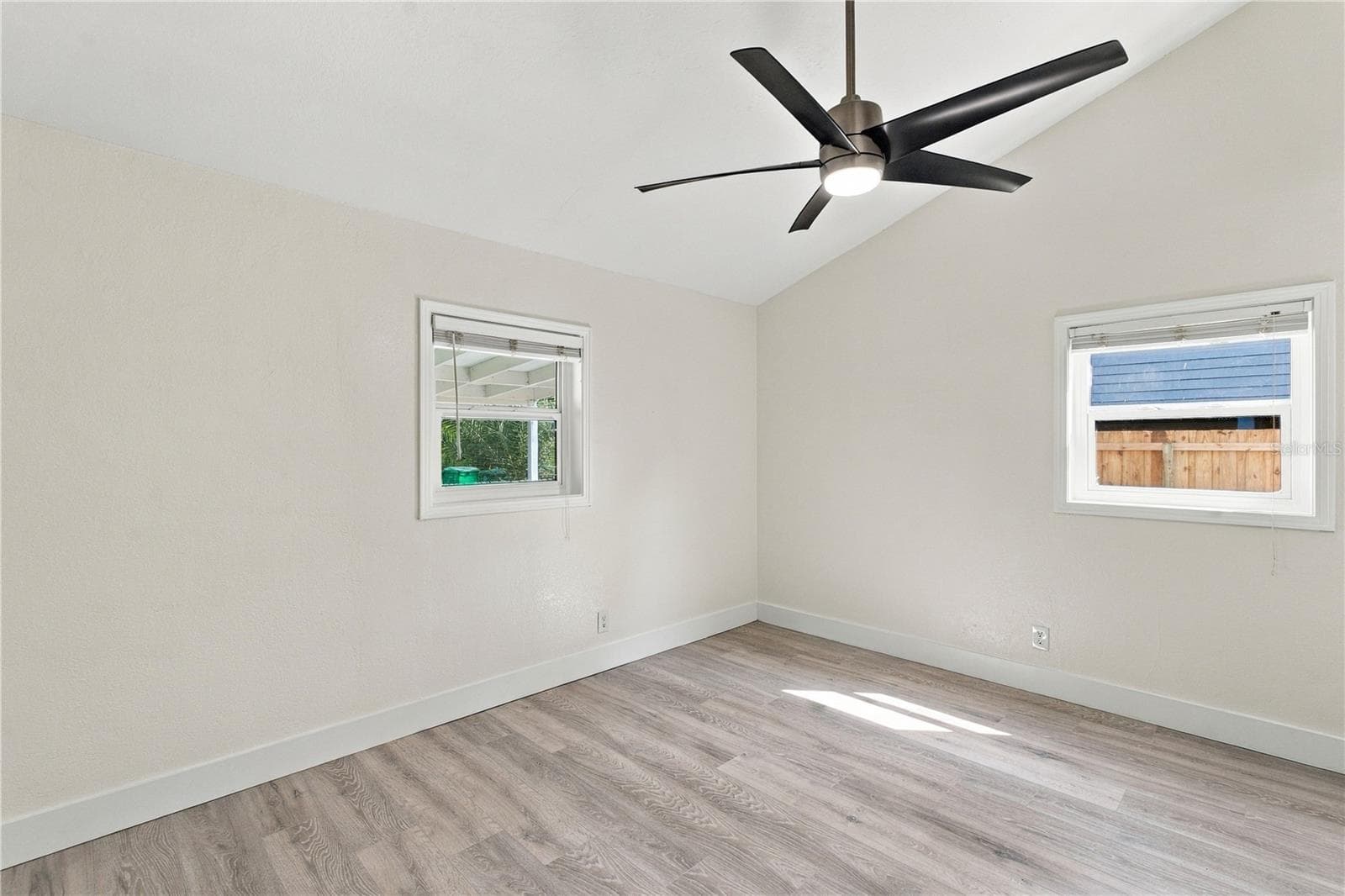 Single Family Residence at 39 HAMILTON HEATH DR, TAMPA, photo 15 of 32