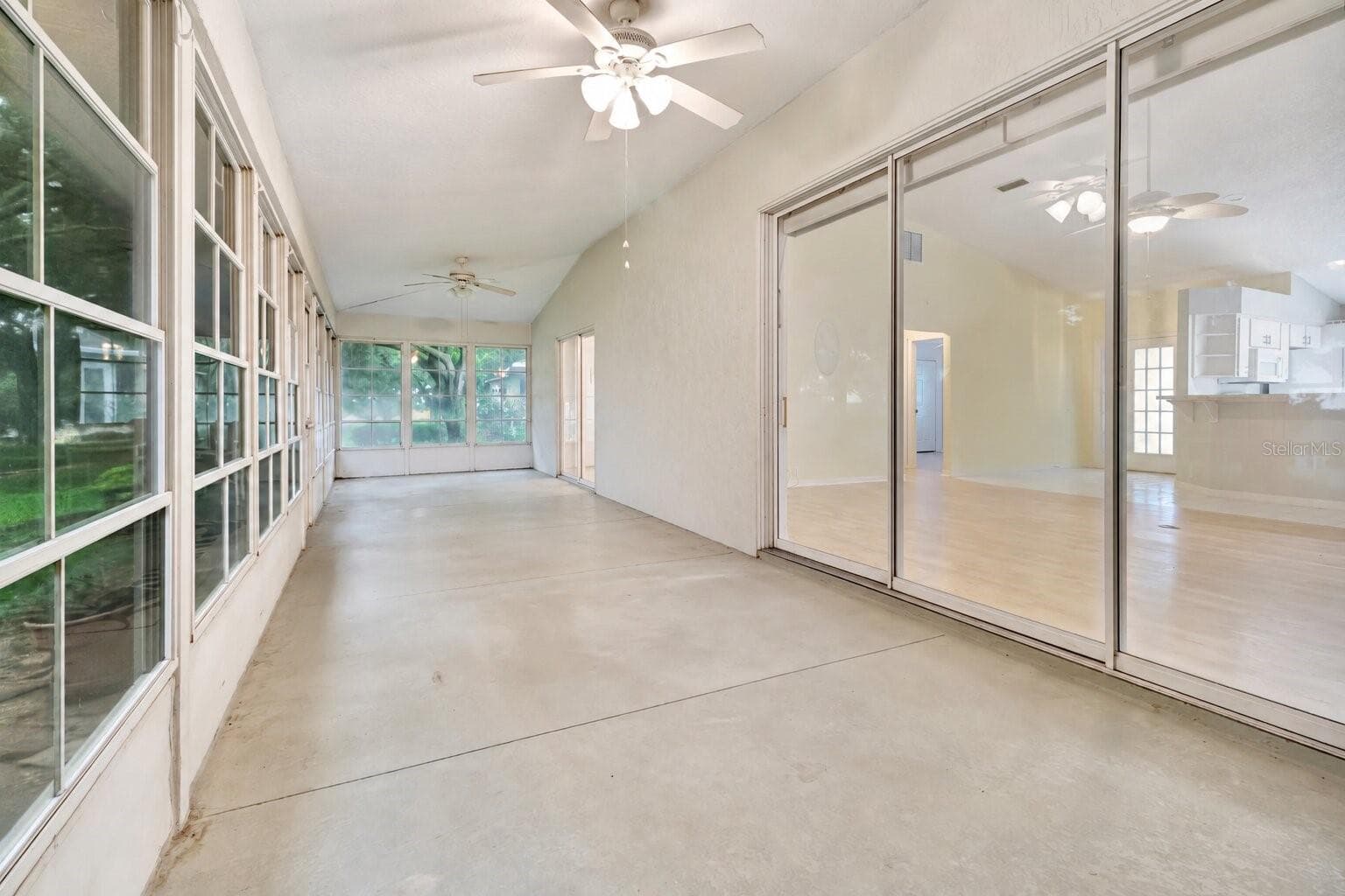 Screened-in Lanai - 5124 LINKS LN, LEESBURG