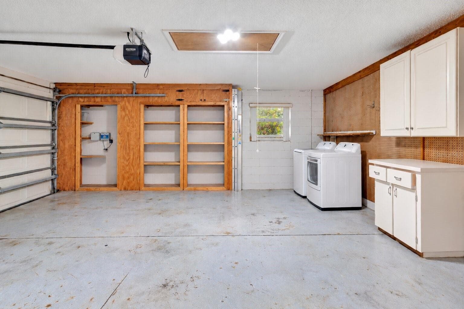 Garage - 5124 LINKS LN, LEESBURG