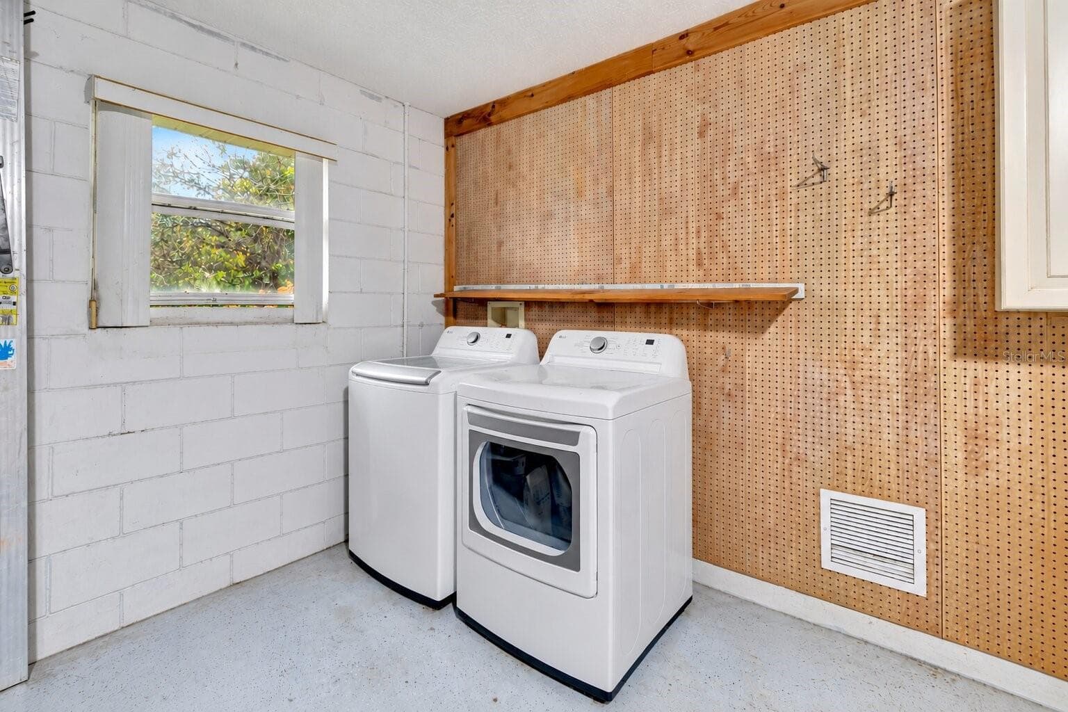 Garage/ Laundry Area - 5124 LINKS LN, LEESBURG