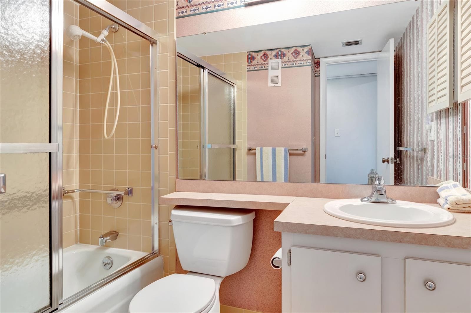 Condominium at 601 N MCDONALD ST #506, MOUNT DORA, photo 18 of 36