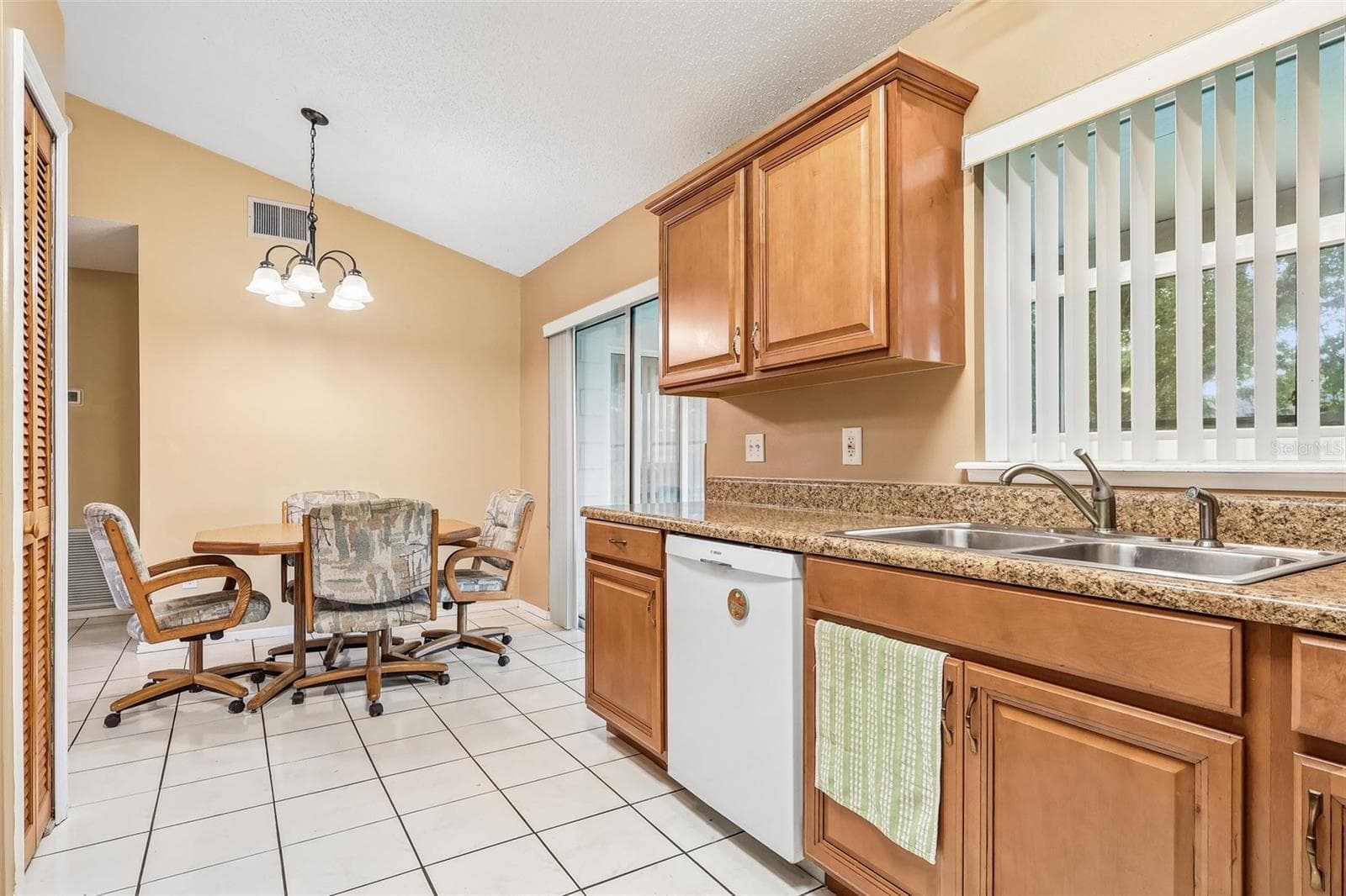 Single Family Residence at 1115 SLAYDEN CT, APOPKA, photo 8 of 31