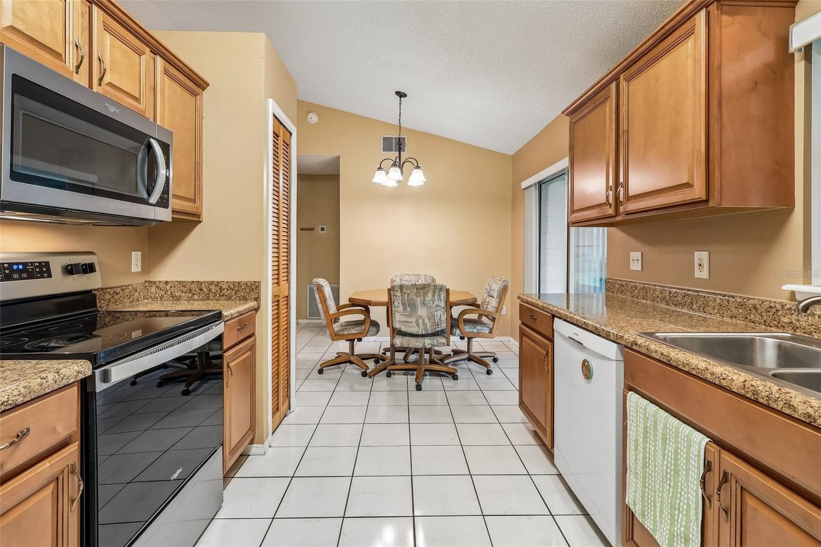 Single Family Residence at 1115 SLAYDEN CT, APOPKA, photo 9 of 31