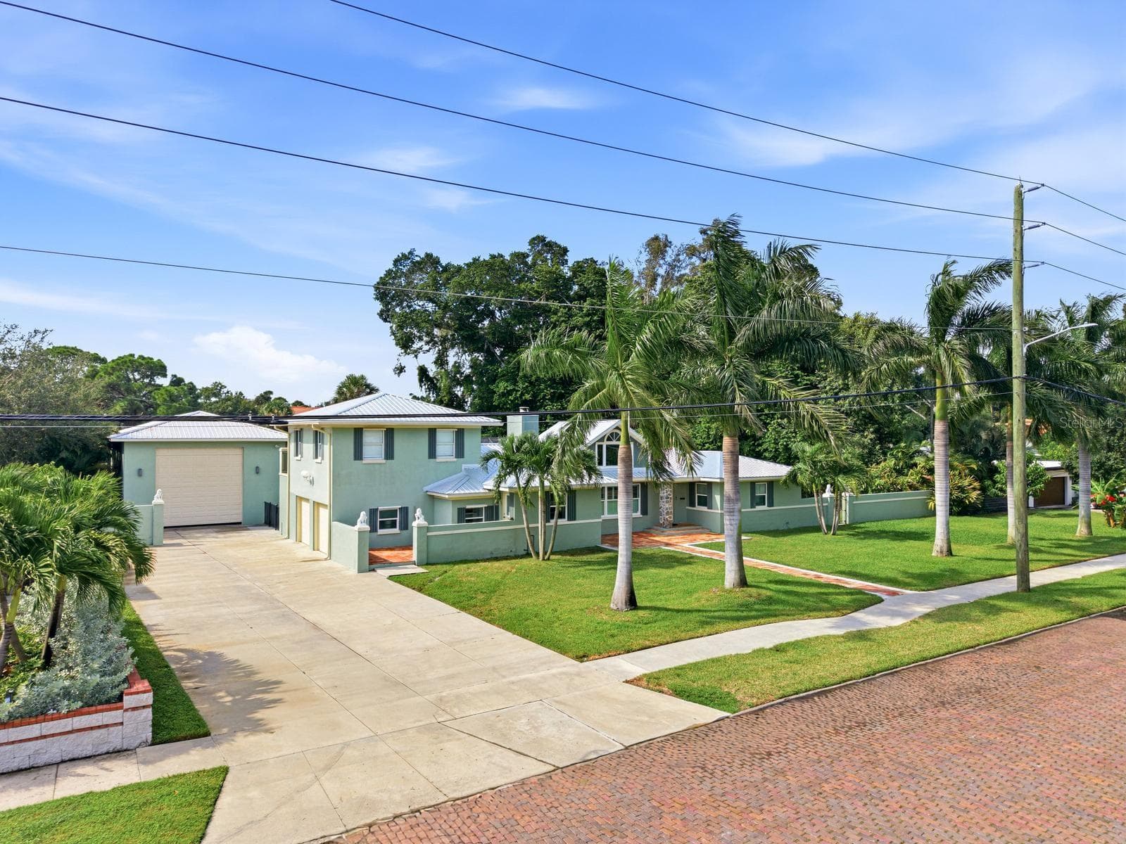 Single Family Residence at 6930 BOUGAINVILLA AVE S, ST PETERSBURG, photo 2 of 87
