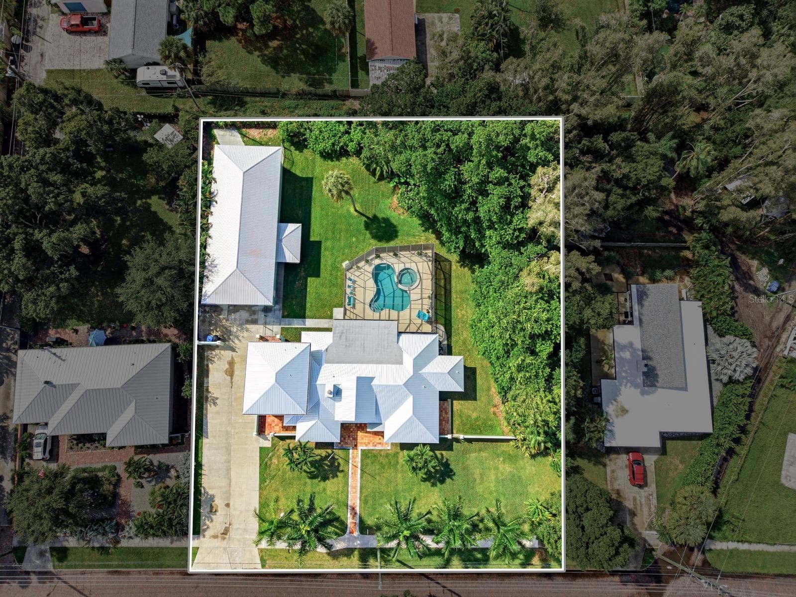 Single Family Residence at 6930 BOUGAINVILLA AVE S, ST PETERSBURG, photo 4 of 87