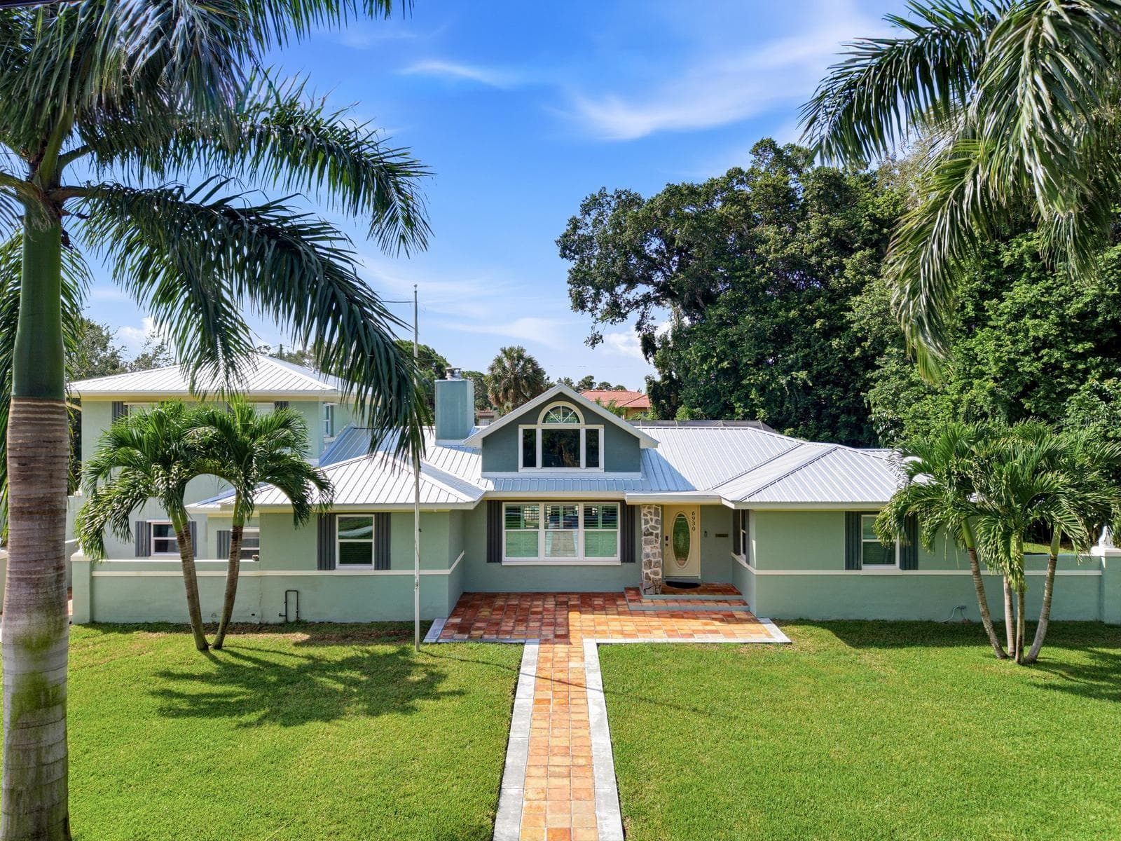 Single Family Residence at 6930 BOUGAINVILLA AVE S, ST PETERSBURG, photo 5 of 87