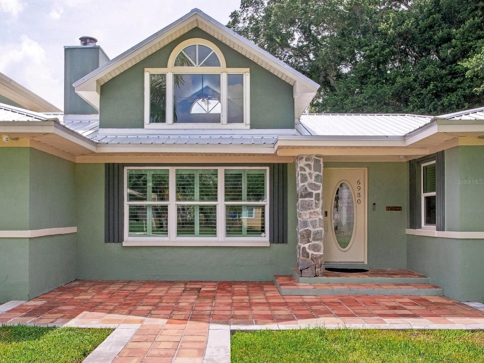 Single Family Residence at 6930 BOUGAINVILLA AVE S, ST PETERSBURG, photo 6 of 87