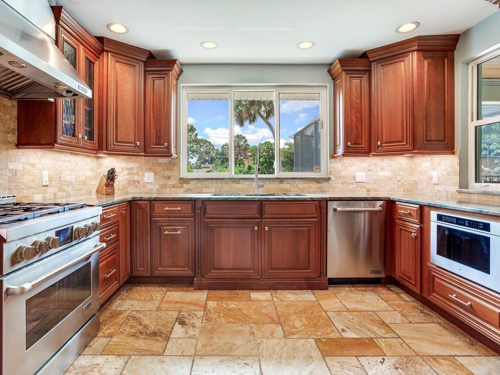 Single Family Residence at 6930 BOUGAINVILLA AVE S, ST PETERSBURG, photo 22 of 87