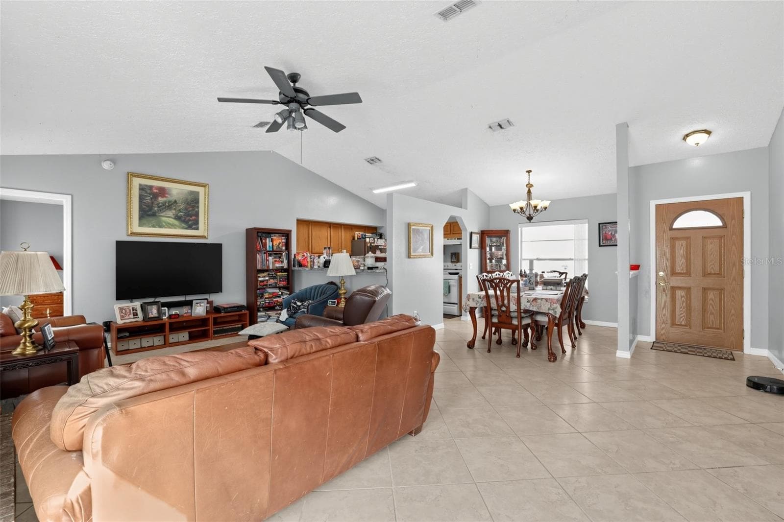 Single Family Residence at 1805 LAKEWIND DR, BRANDON, photo 10 of 32