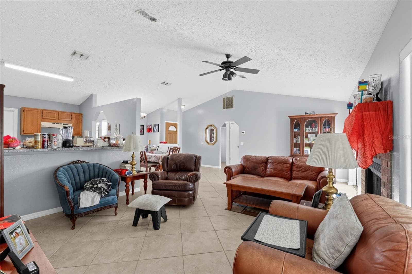 Single Family Residence at 1805 LAKEWIND DR, BRANDON, photo 11 of 32