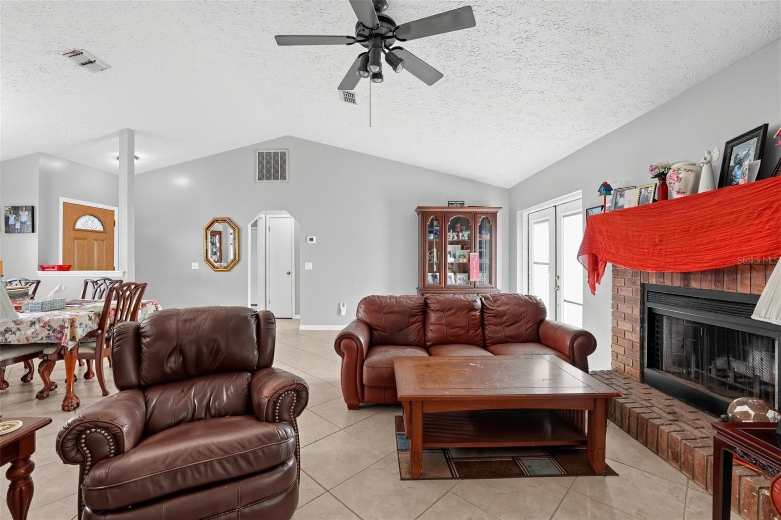 Single Family Residence at 1805 LAKEWIND DR, BRANDON, photo 12 of 32