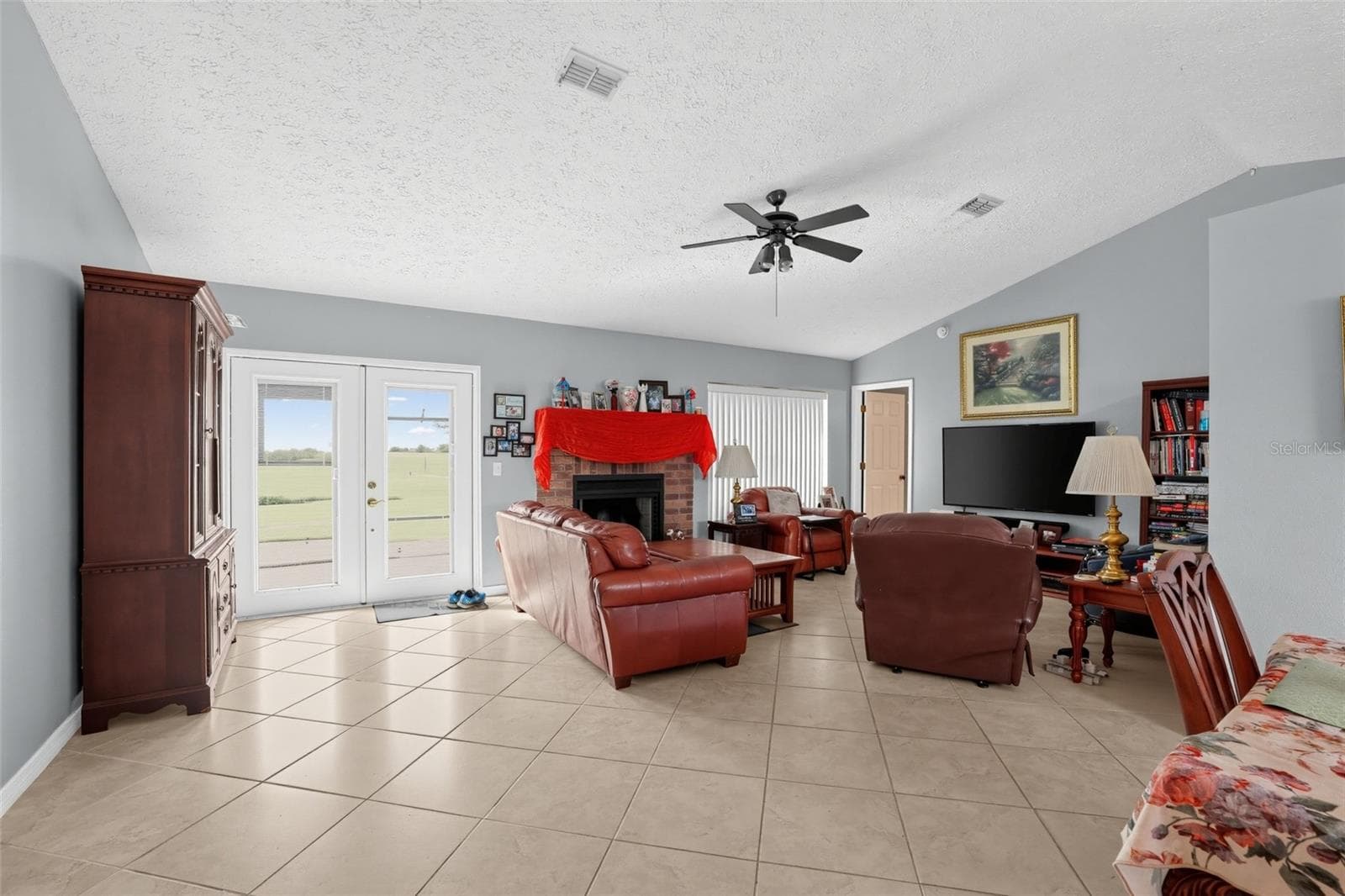 Single Family Residence at 1805 LAKEWIND DR, BRANDON, photo 13 of 32