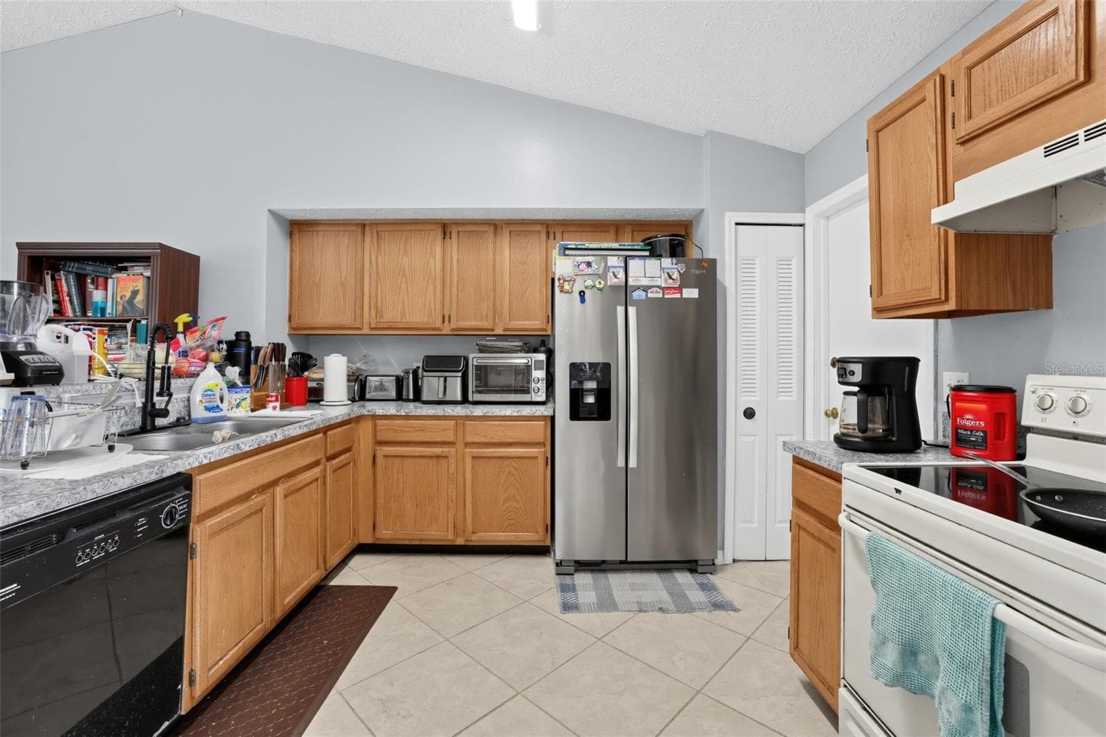 Single Family Residence at 1805 LAKEWIND DR, BRANDON, photo 19 of 32