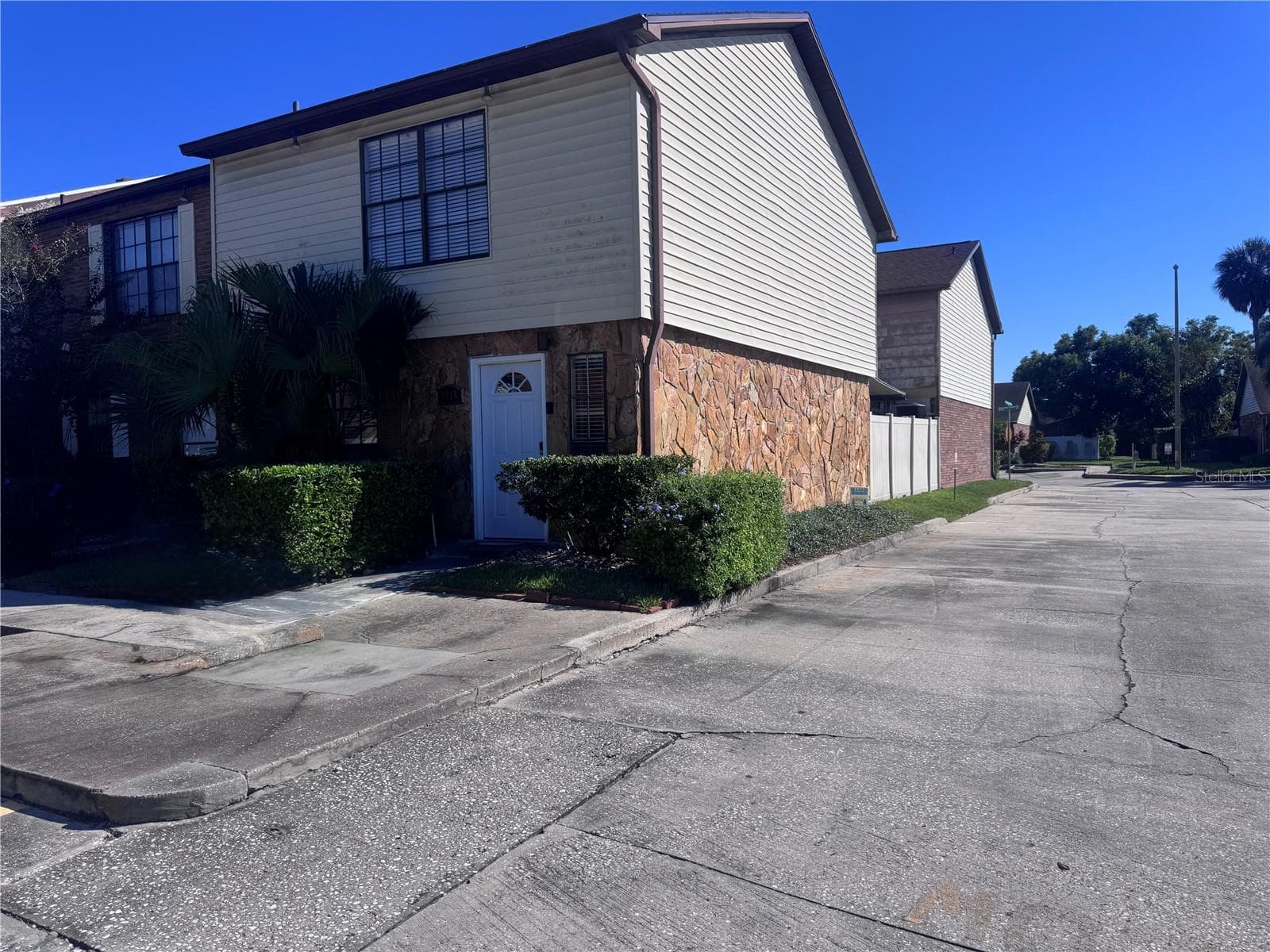 Townhouse at 3418 SUNRISE VILLAS CT N, TAMPA, photo 3 of 29