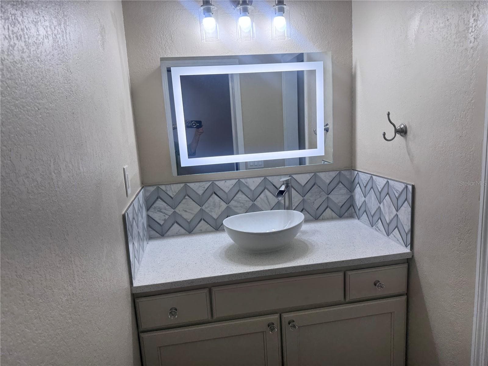 Townhouse at 3418 SUNRISE VILLAS CT N, TAMPA, photo 16 of 29