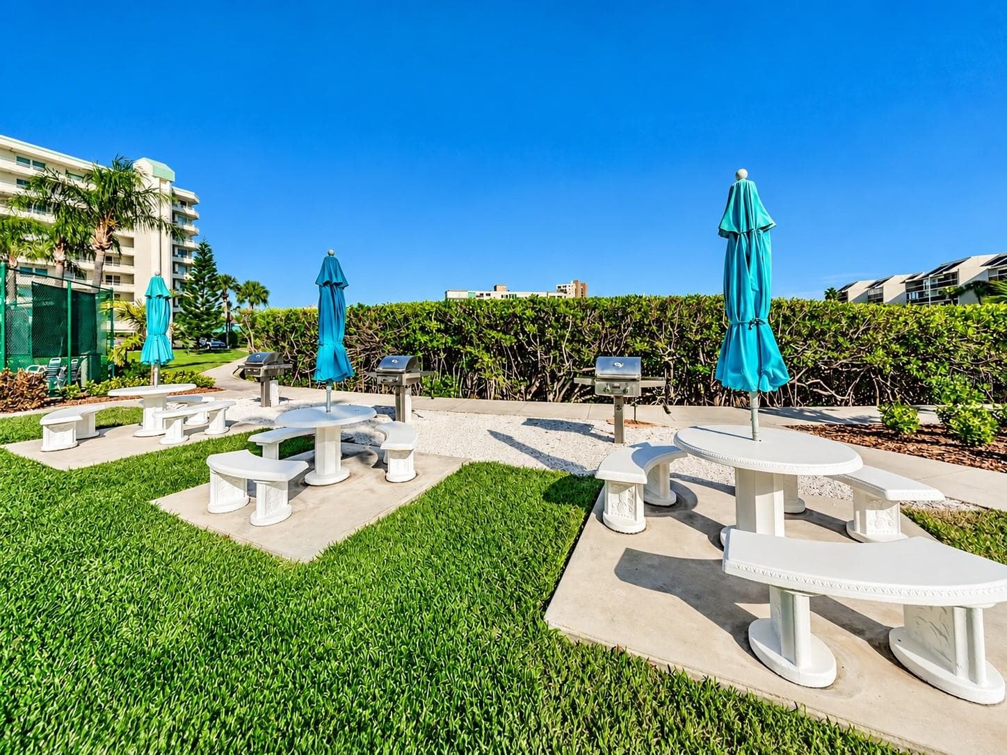 Outdoor tables with Grills - 7979 SAILBOAT KEY BLVD S #202, SOUTH PASADENA