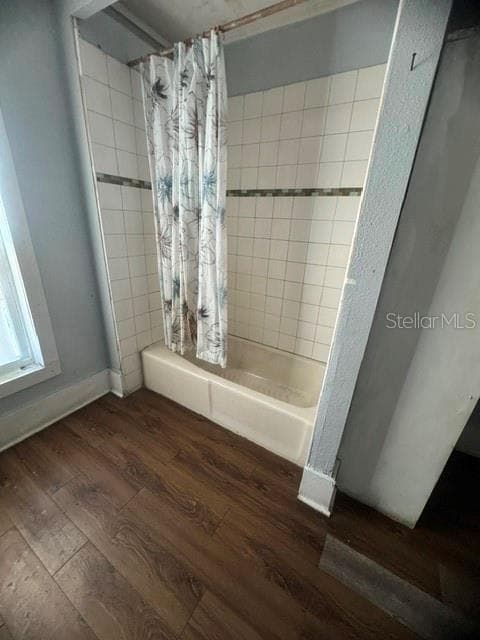 bathroom / tub - 319 W 4TH ST, APOPKA