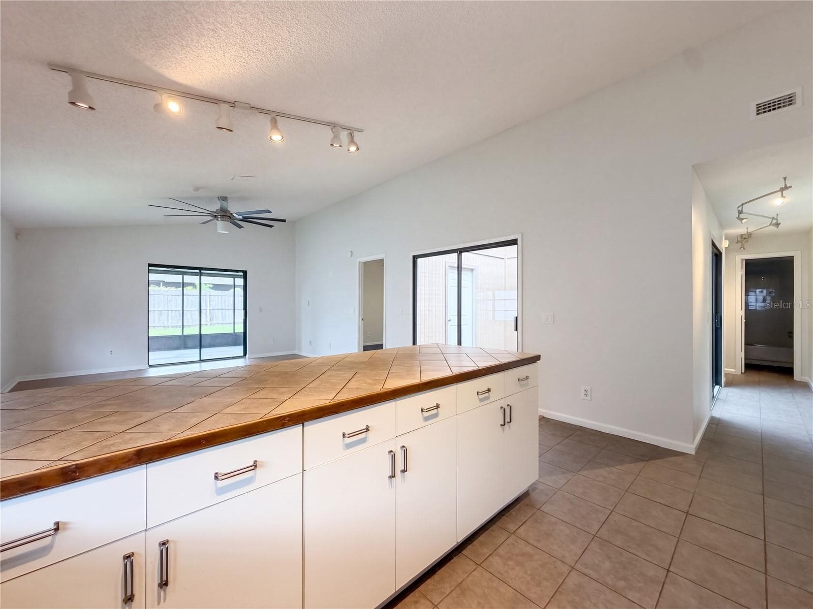 Single Family Residence at 1309 KEEL PL, VALRICO, photo 9 of 27