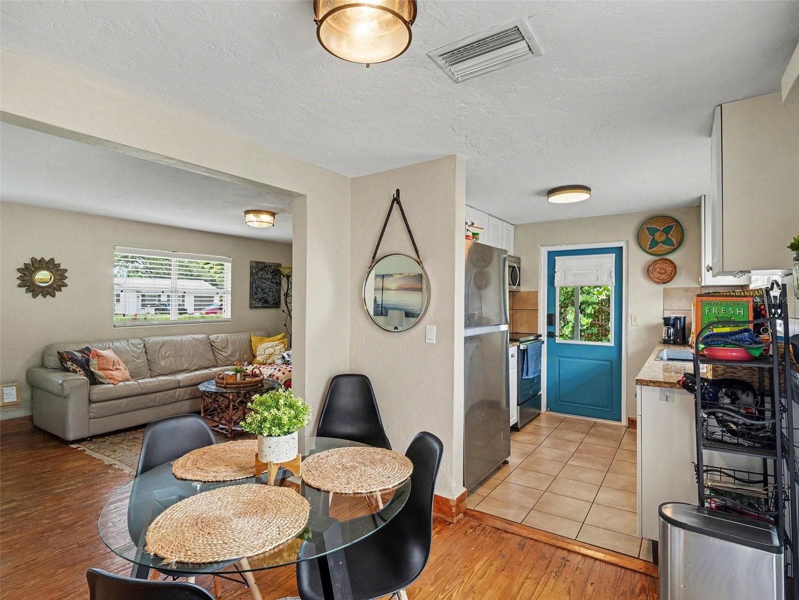 Single Family Residence at 3035 HILLVIEW ST, SARASOTA, photo 8 of 22