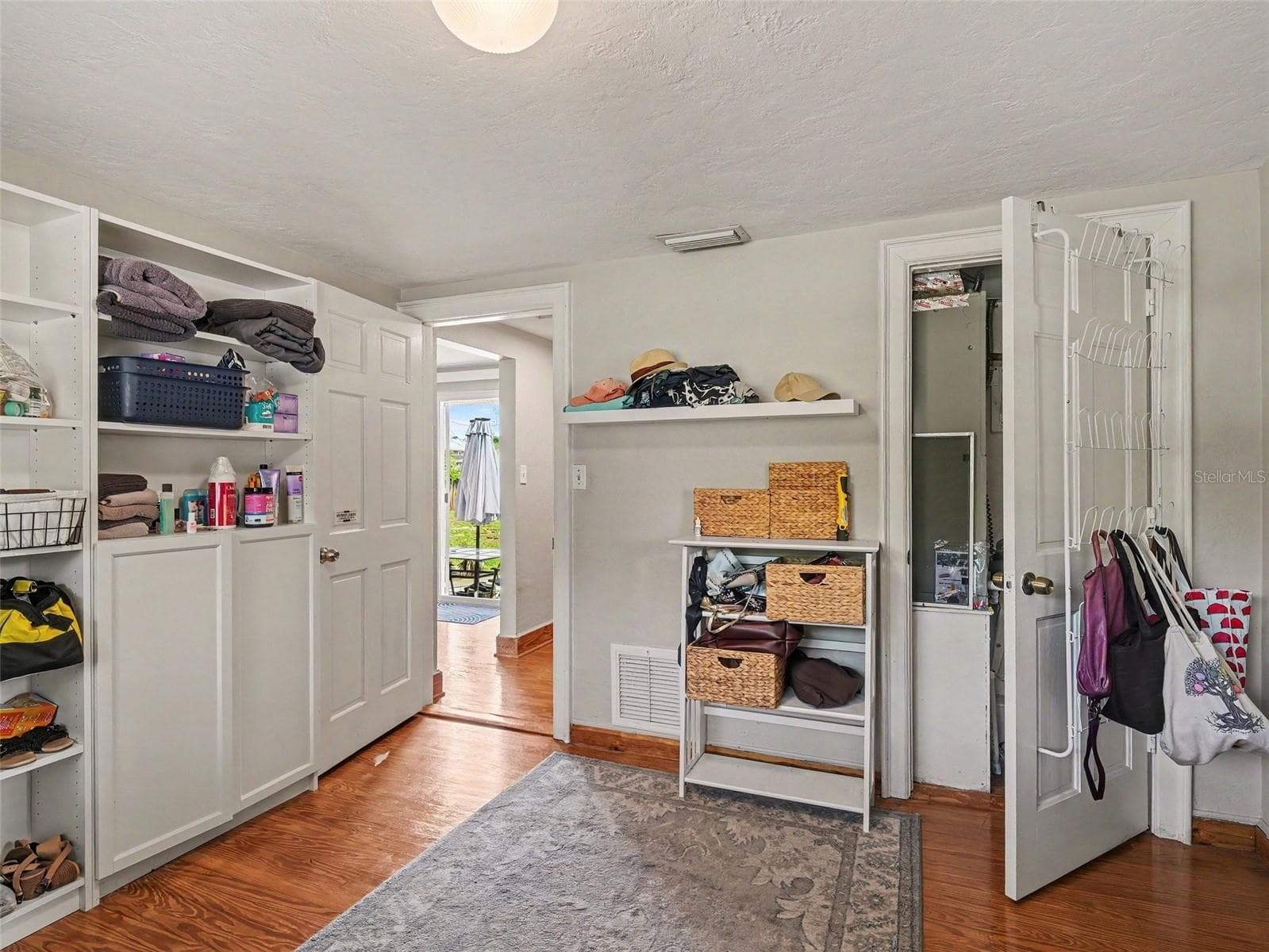 Single Family Residence at 3035 HILLVIEW ST, SARASOTA, photo 11 of 22