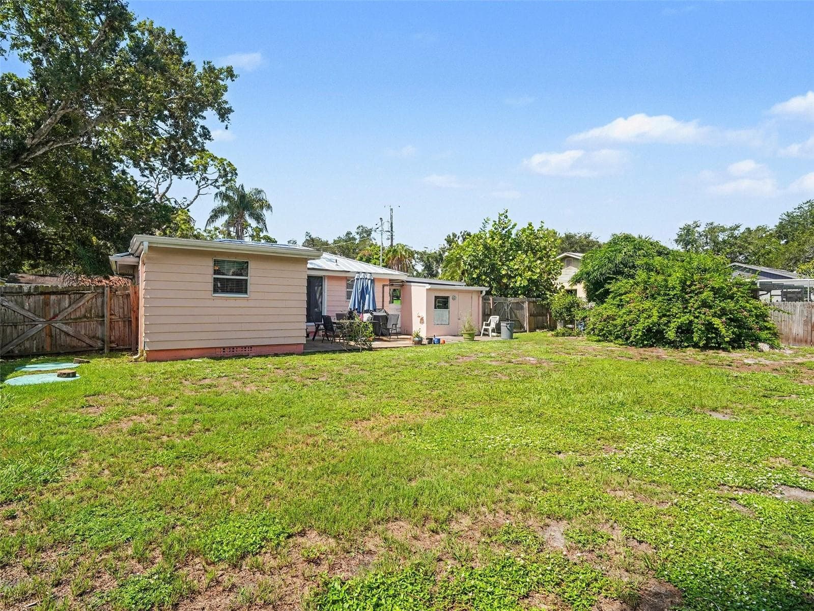 Single Family Residence at 3035 HILLVIEW ST, SARASOTA, photo 19 of 22